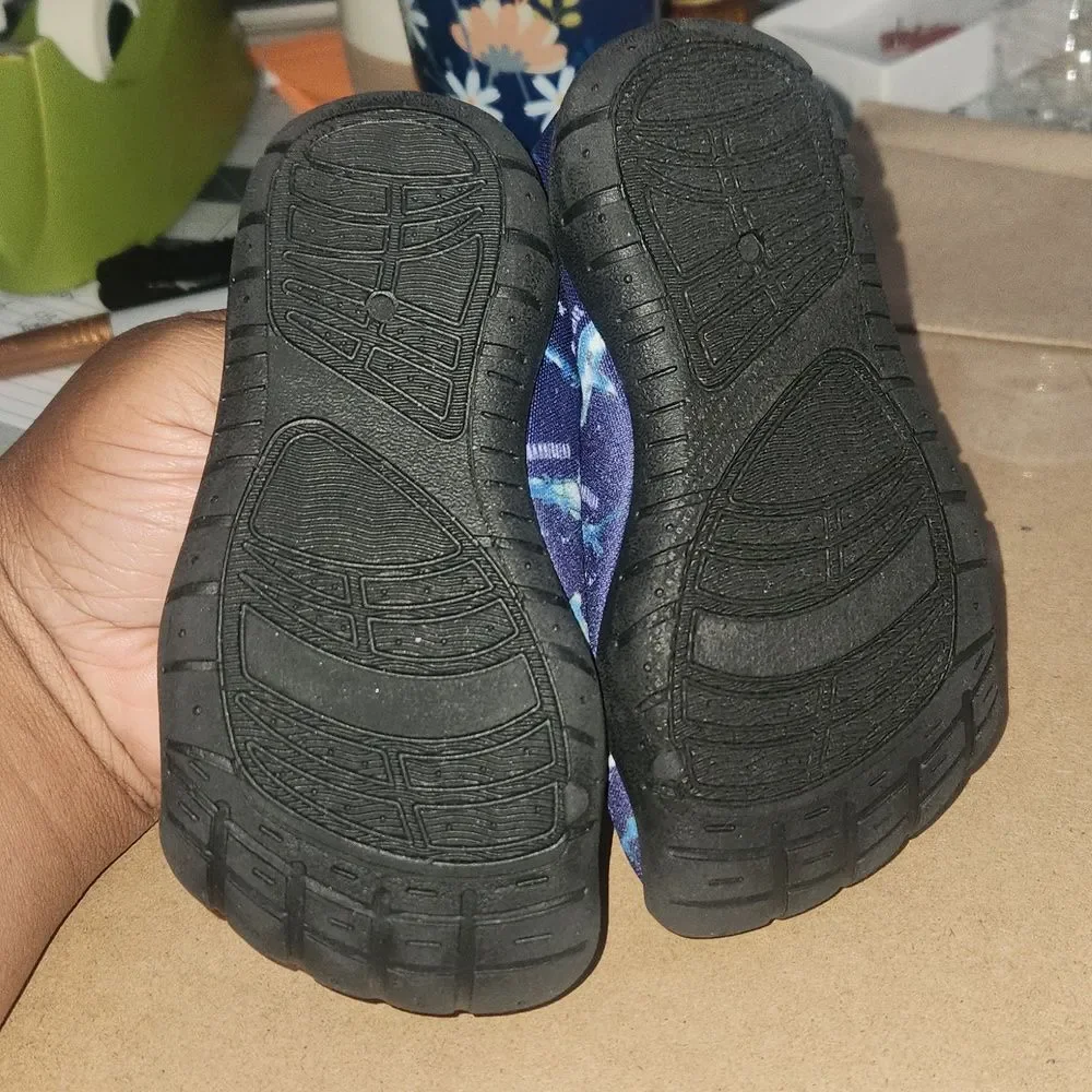 Tommy Bahama Kids Size 5/6 Water Shoes